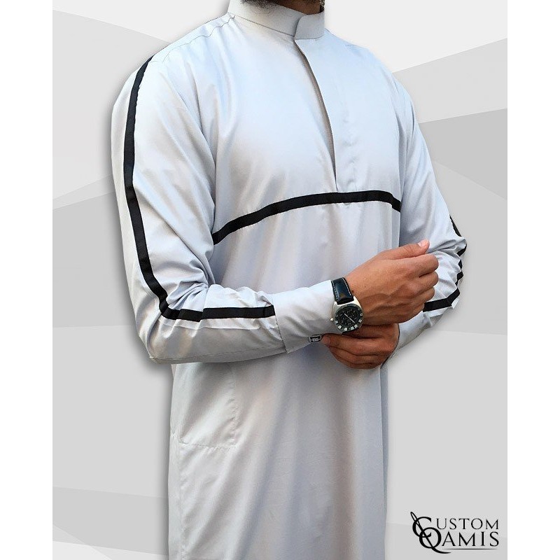 Qamis Athletic Gris Clair Satiné Ruban Noir 