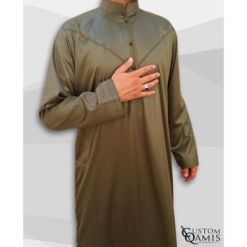 Qamis Emirati Tissu Precious Vert Kaki Satiné Col Bahraini 