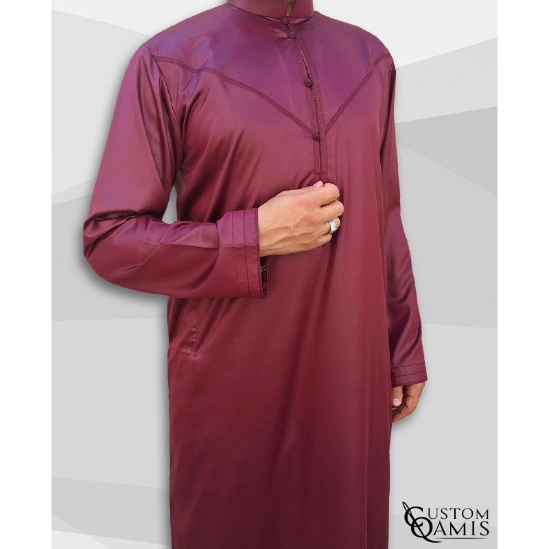 Qamis Emirati Tissu Precious Bordeaux Satiné Col Bahraini 