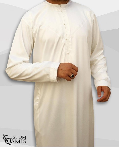 Qamis Emirati Tissu Precious Crème Sans Col