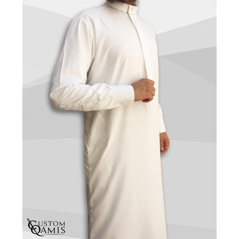 Qamis Koweti crème satiné avec manchettes rigides à bouton