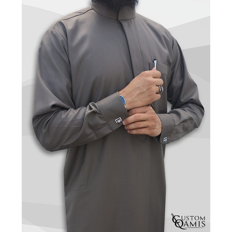 Qamis Saoudien Tissu Cashmere Wool Taupe avec manchettes 