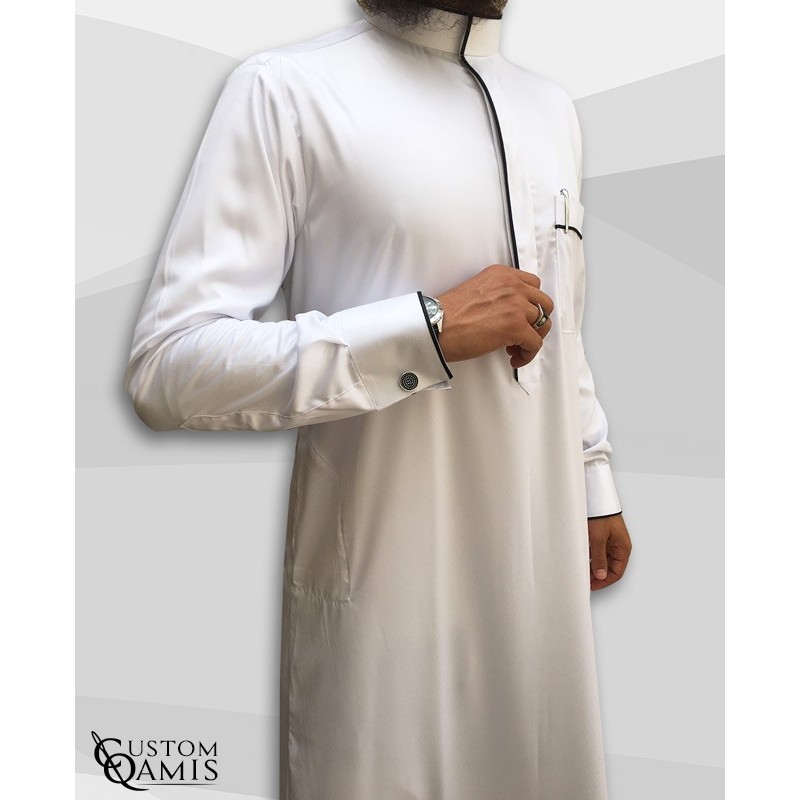 Qamis Edge tissu Precious blanc satiné et noir satiné avec manchettes
