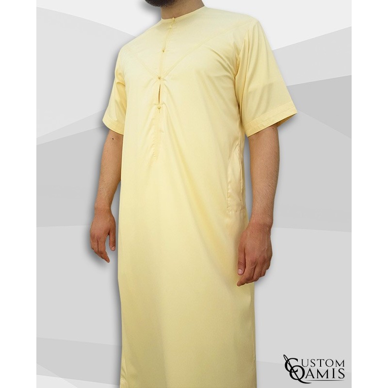 Qamis Emirati jaune clair satiné manches courtes
