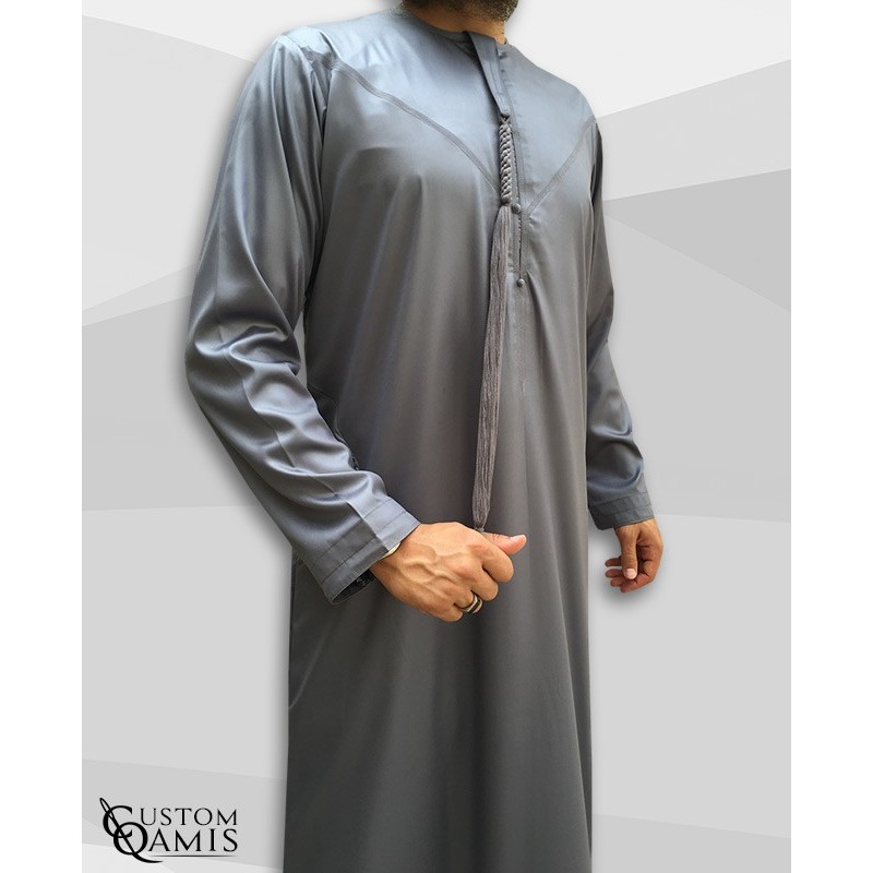 Qamis Emirati tissu Precious gris satiné avec tarboucha détachable 