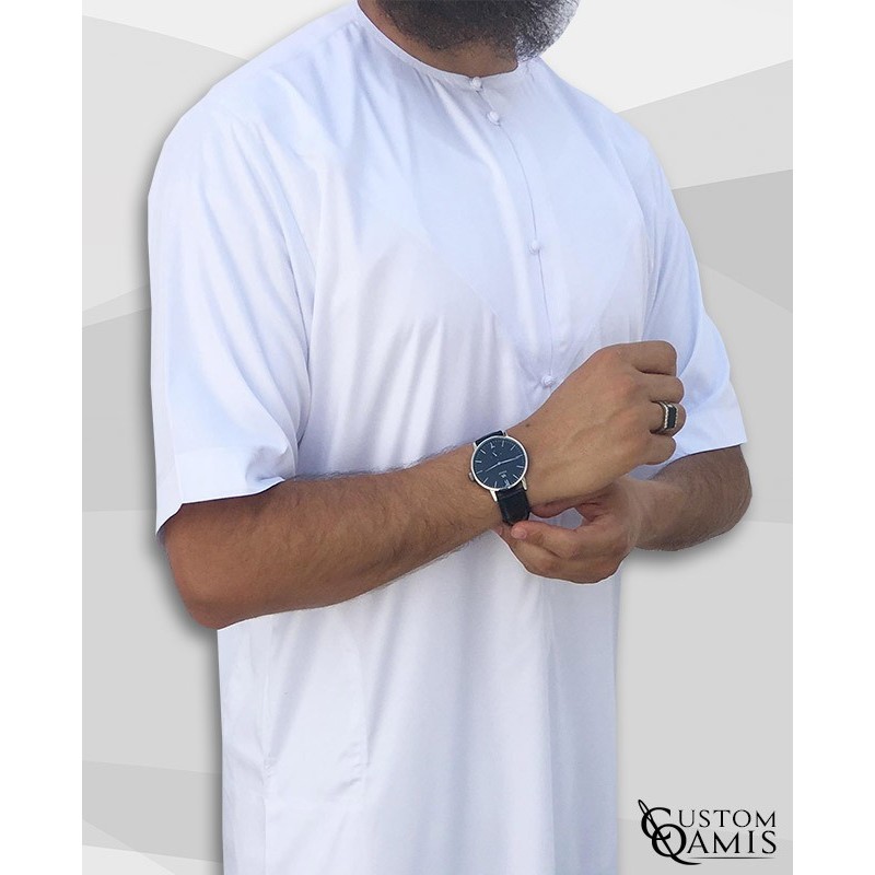 Qamis Emirati blanc satiné manches courtes 