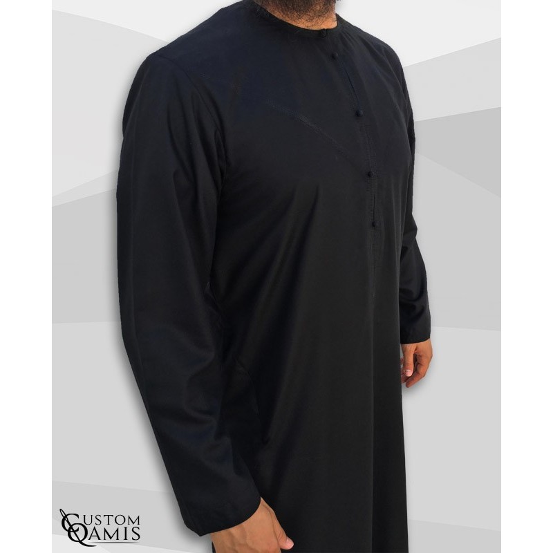 Qamis Emirati tissu Platinium noir avec tarboucha détachable 