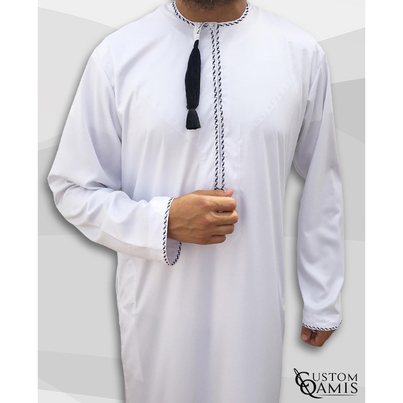 Qamis Omani tissu Precious blanc avec broderie noir