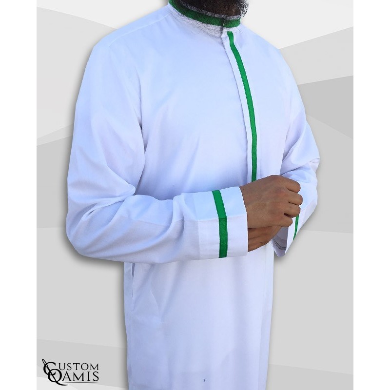 Qamis Trend tissu Precious satiné blanc et bandes vertes