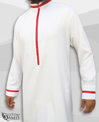 Qamis Trend tissu Precious blanc satiné et bandes rouges avec col Abadi