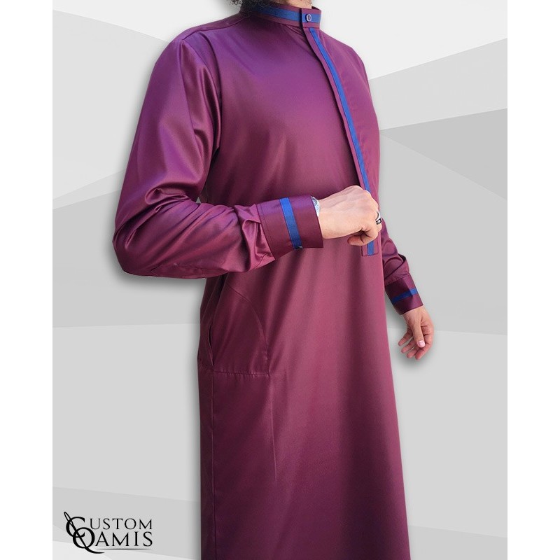 Qamis Trend tissu Precious bordeaux satiné et bandes bleues marine avec col Koweiti