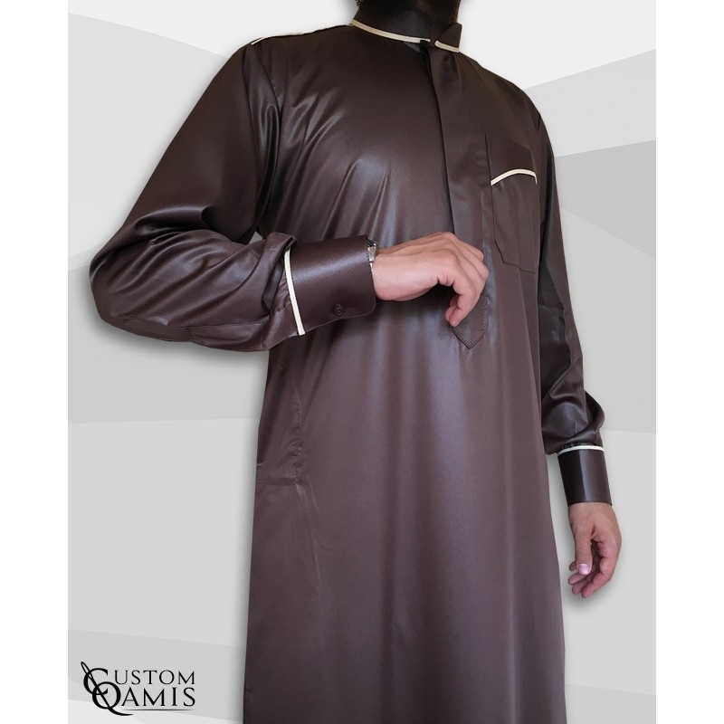 Qamis Trim tissu Precious marron chocolat et blanc satiné col Abadi