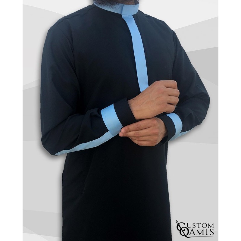 Qamis Two Tone tissu Platinium noir et bleu ciel col Koweti avec manchettes