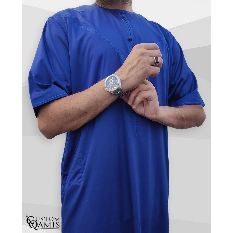 Qamis Emirati manches courtes tissu Precious bleu roi mat avec broderies