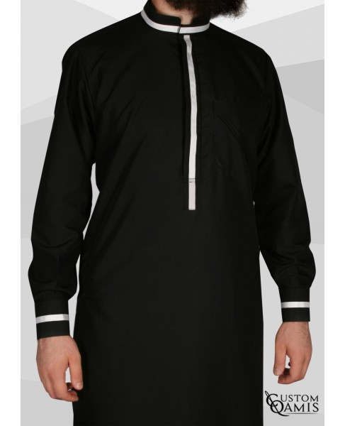 Qamis Trend tissu noir et bandes blanches col mao avec manchettes