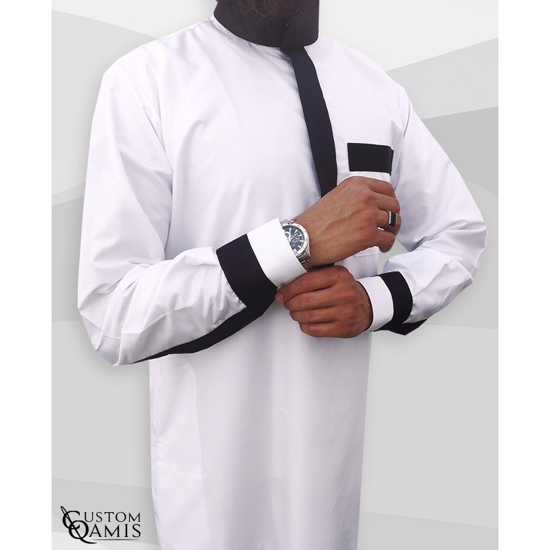 Qamis Two Tone tissu Platinium blanc et noir col Saoudi avec manchettes