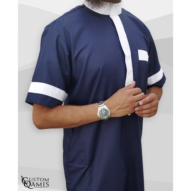 Qamis Two Tone tissu Platinium bleu marine et blanc col Saoudi Manches courtes 
