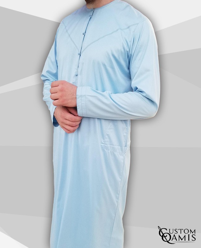 Qamis Emirati Precious bleu ciel satiné avec pressions