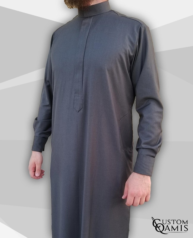 Qamis Classic Tissu Cashmere Wool gris avec col Saoudi
