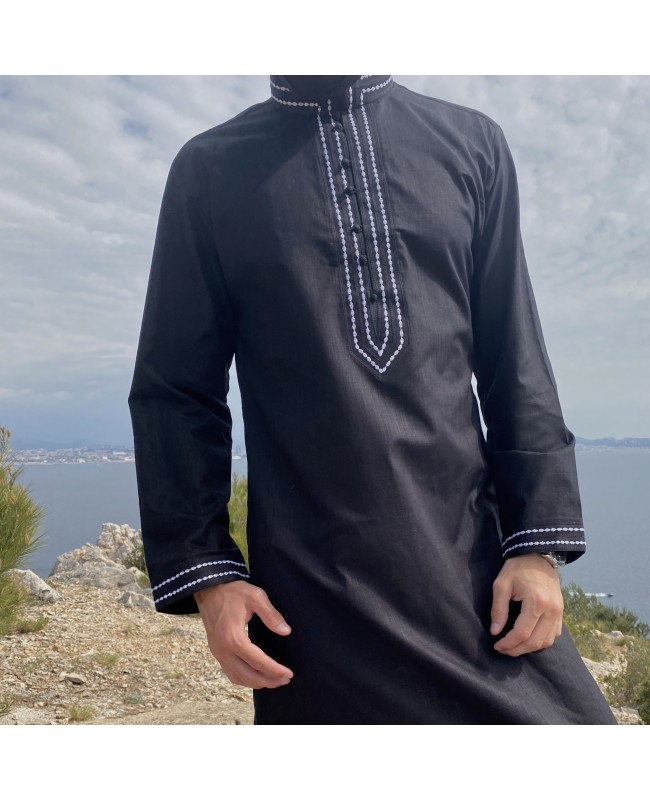 Qamis Sultan Tissu Linen Noir broderie blanche