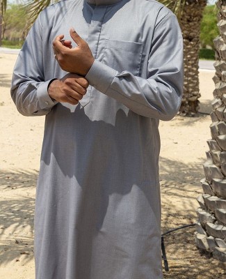 Qamis Saoudien Tissu Cashmere Wool  Gris clair (tissu costume) avec manchettes