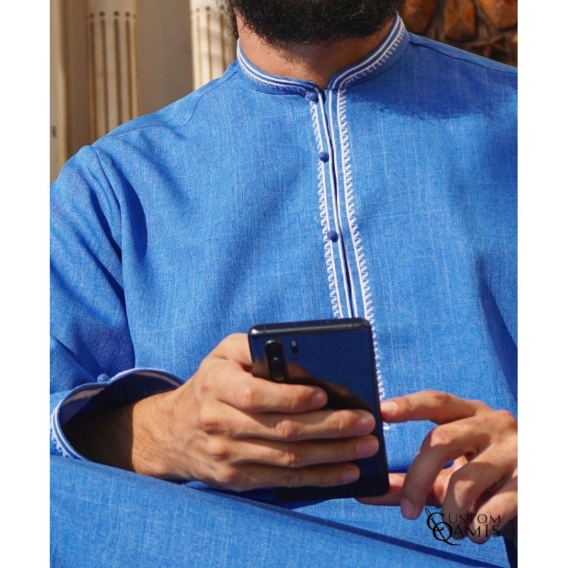 Qamis Al Masaf tissu Imperial : Gris Anthracite avec broderie rouge