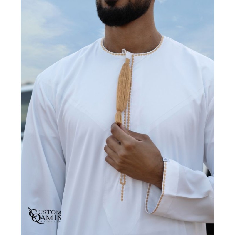 Qamis Omani Tissu Luxury Blanc Matt Broderies Jaune